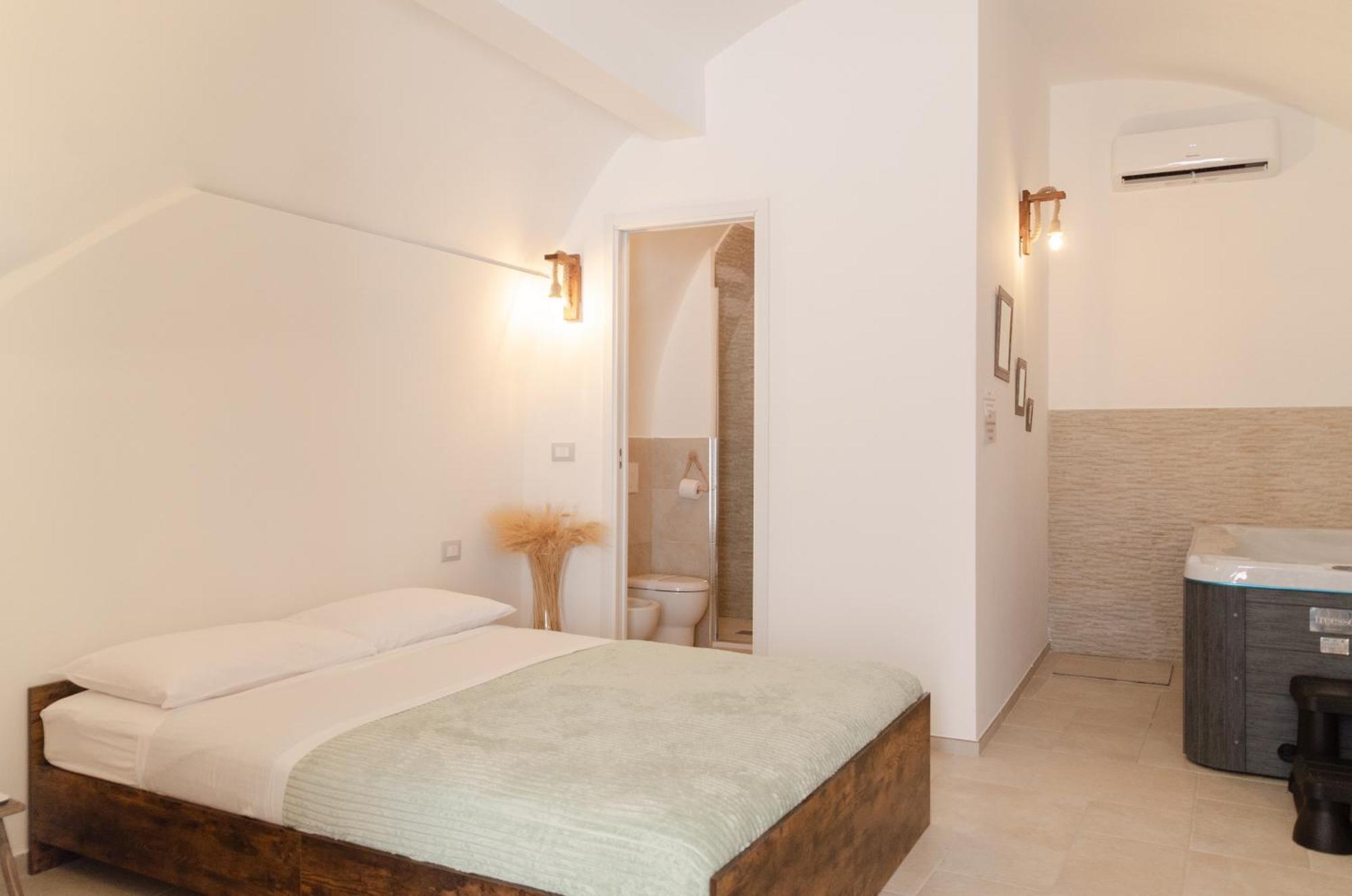 Aca Suite Luxury With Jacuzzi Adelfia Екстер'єр фото