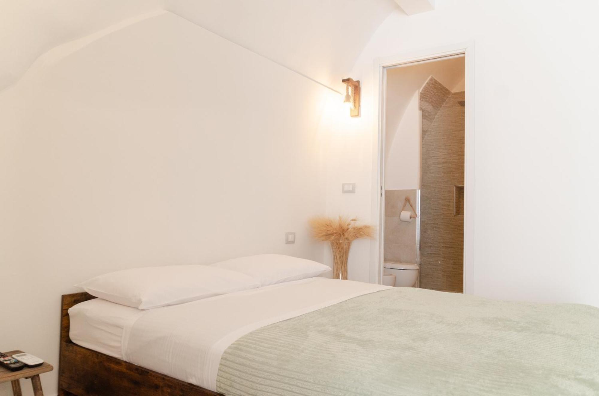 Aca Suite Luxury With Jacuzzi Adelfia Екстер'єр фото