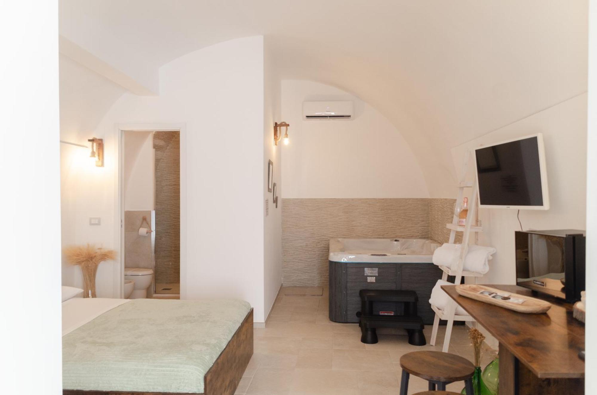 Aca Suite Luxury With Jacuzzi Adelfia Екстер'єр фото